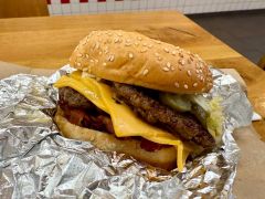 Bacon Cheeseburger von Five Guys